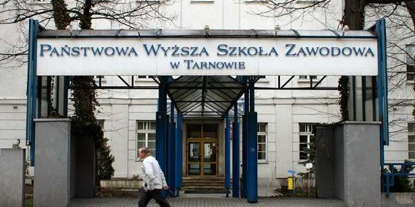 PWSZ_Tarnow_800x533-600×399