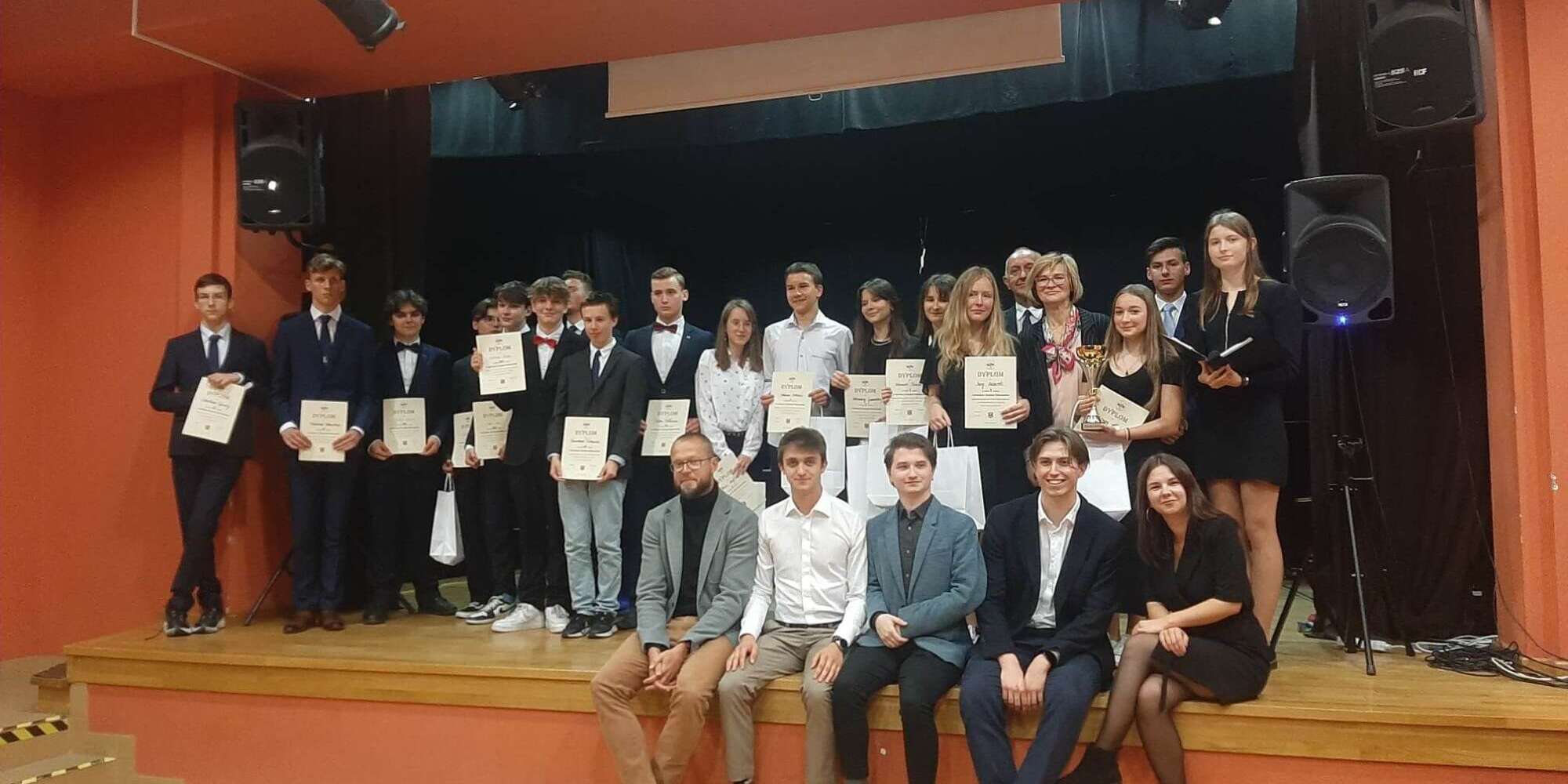 received_1452556698854995